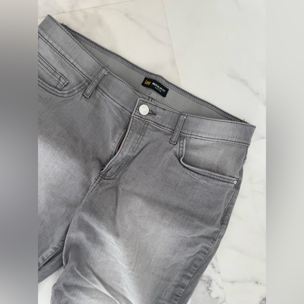 Lee medium rise fit Gray Women's Jeans capris size 14 - Picture 2 of 5